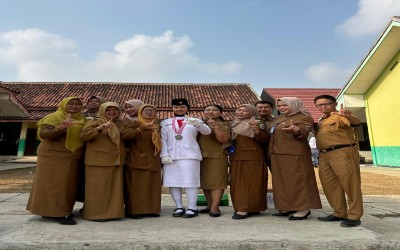 Jadi Paskibra, Intan Ramadani Kelas X Manajemen Perkantoran Terima Medali di Hadapan Warga SMKN 1 Terbanggi Besar